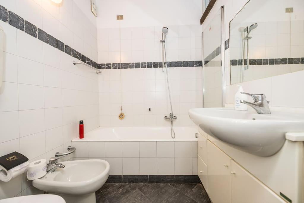 Wonderful Two Floors Apartment ميلان المظهر الخارجي الصورة