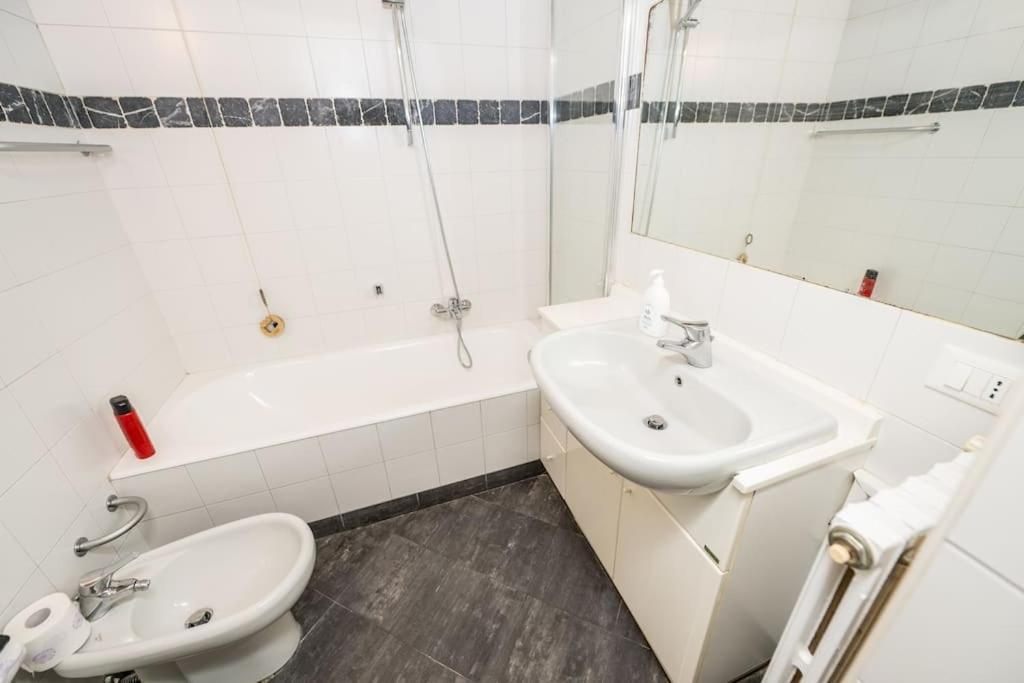 Wonderful Two Floors Apartment ميلان المظهر الخارجي الصورة